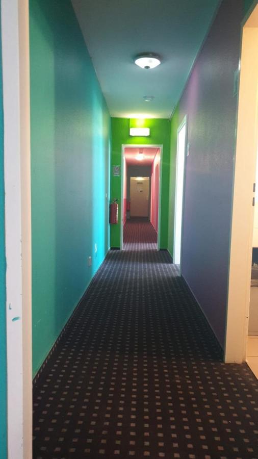 Isas Hostel Берлин Экстерьер фото