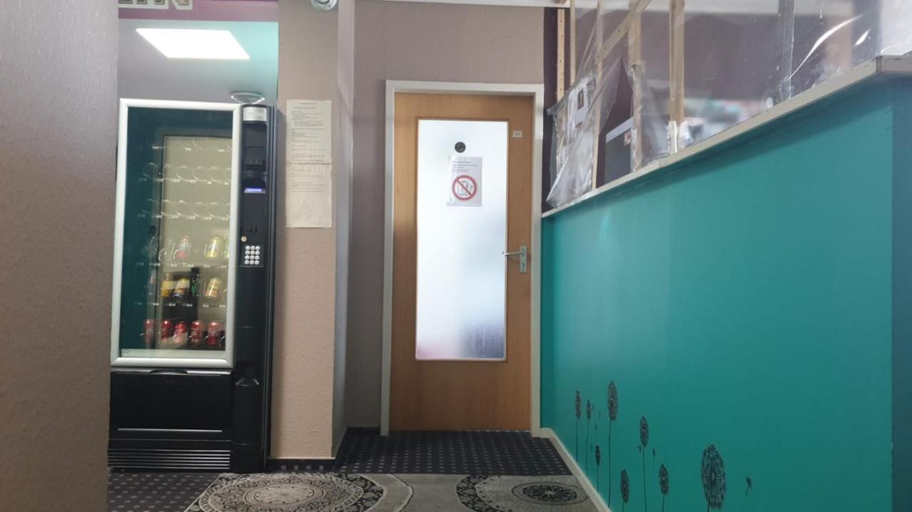 Isas Hostel Берлин Экстерьер фото