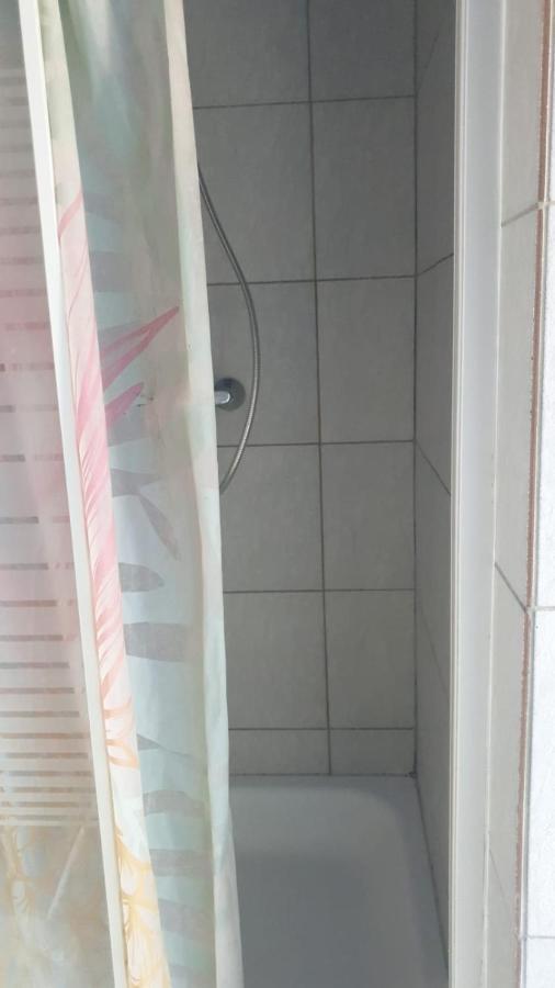 Isas Hostel Берлин Экстерьер фото