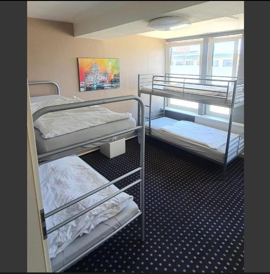 Isas Hostel Берлин Экстерьер фото