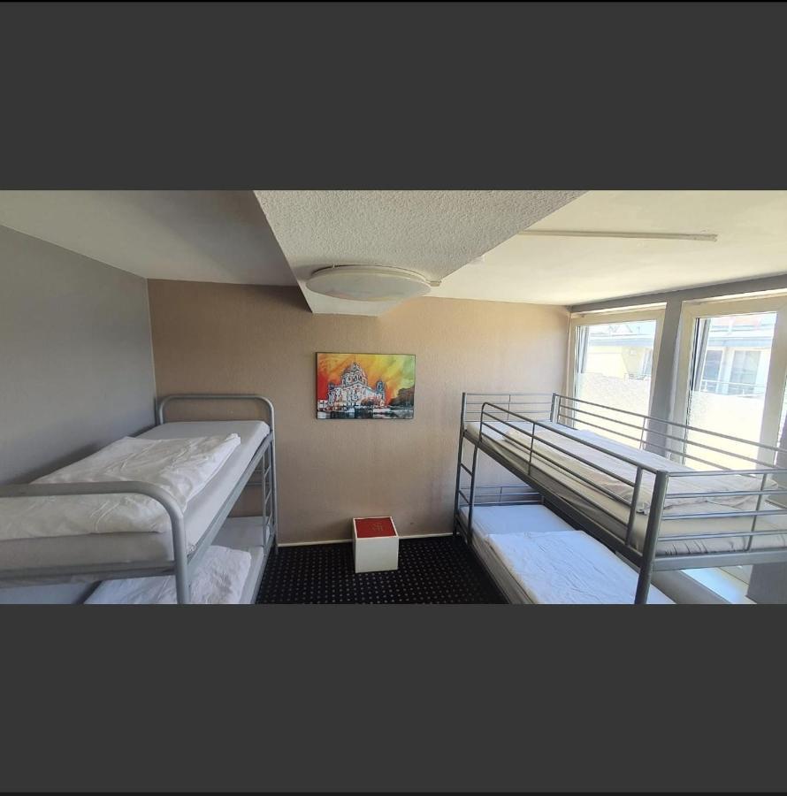 Isas Hostel Берлин Экстерьер фото