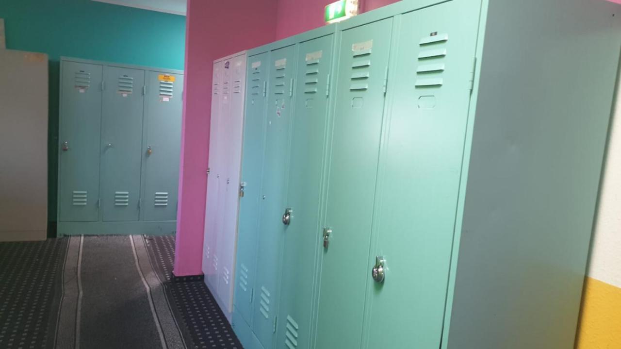 Isas Hostel Берлин Экстерьер фото