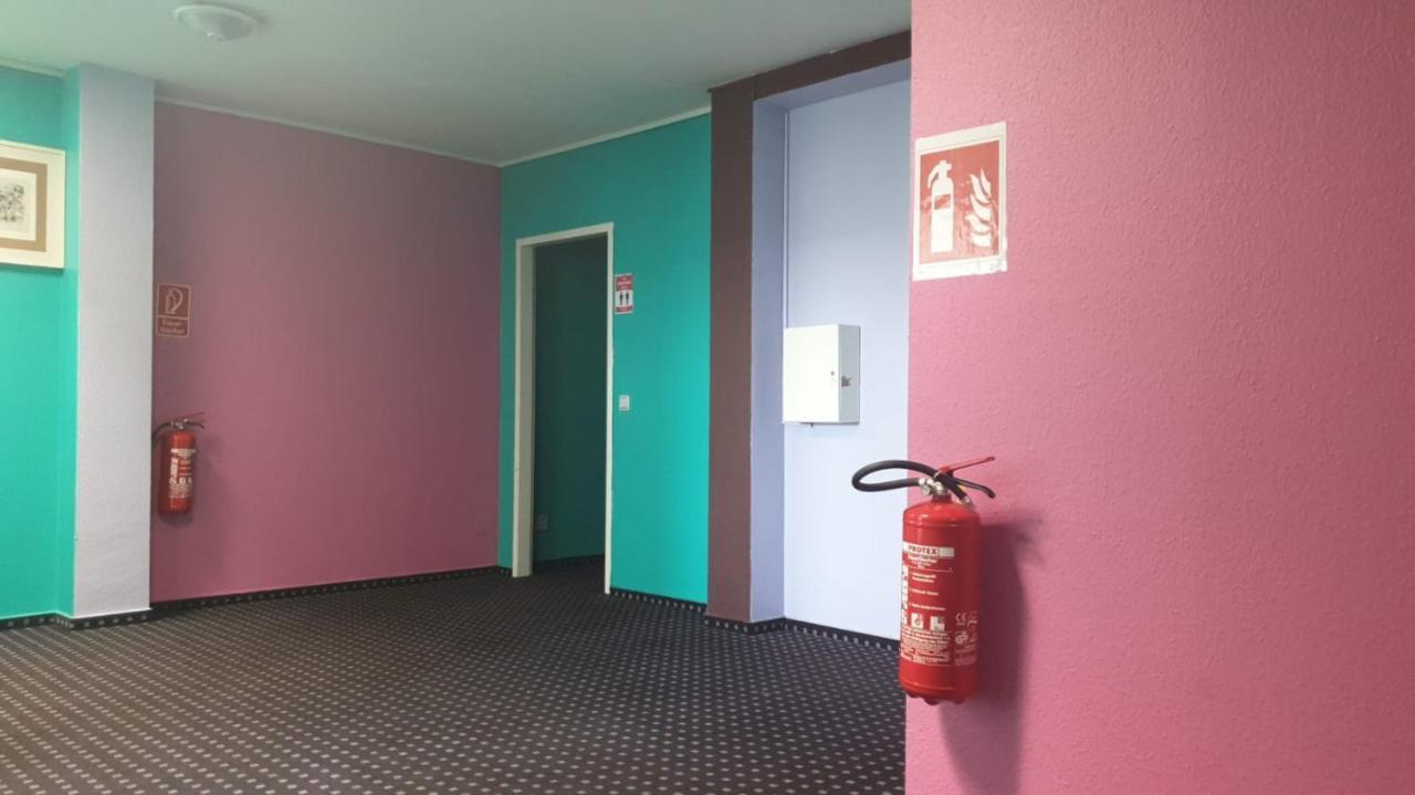 Isas Hostel Берлин Экстерьер фото