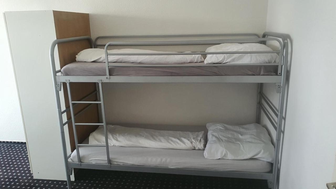 Isas Hostel Берлин Экстерьер фото