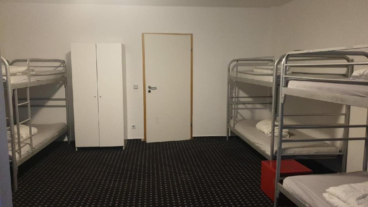 Isas Hostel Берлин Экстерьер фото