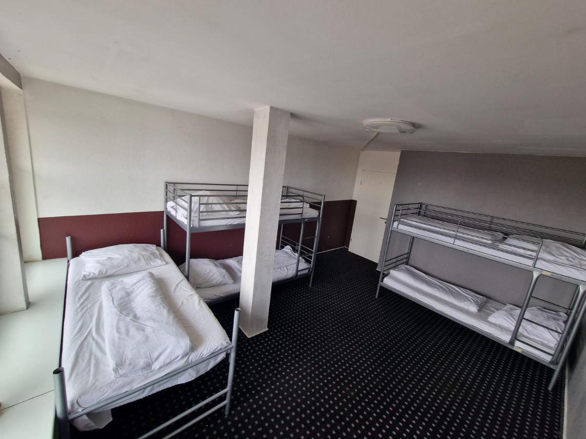 Isas Hostel Берлин Экстерьер фото