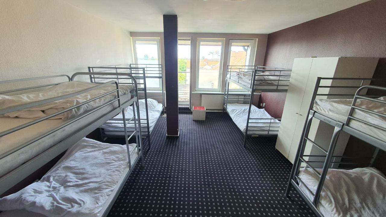 Isas Hostel Берлин Экстерьер фото